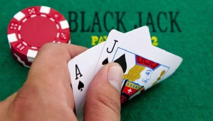 Dằn Dơ Là Gì ? Có Nên Dằn Dơ Trong Xì Dách Không? 2 Cách chơi bài xì dách dằn dơ là gì?